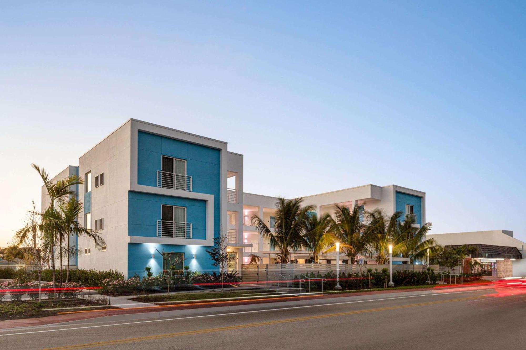Sea Glass Beach Place, Trademark Collection By Wyndham Lauderdale-by-the-Sea Exterior photo